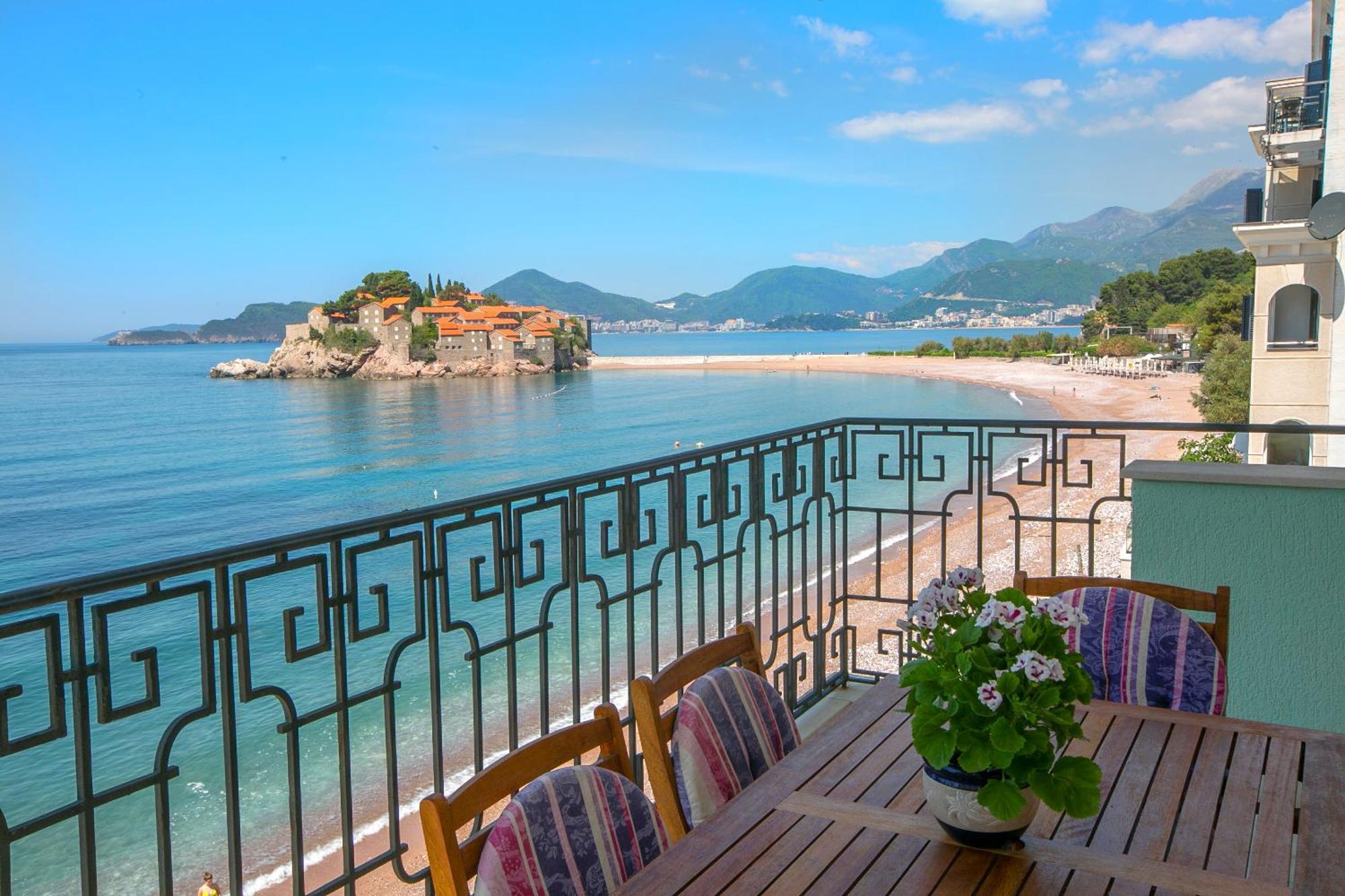 Montesan Luxury Apartment Beach Front Sveti Stefan Exteriér fotografie