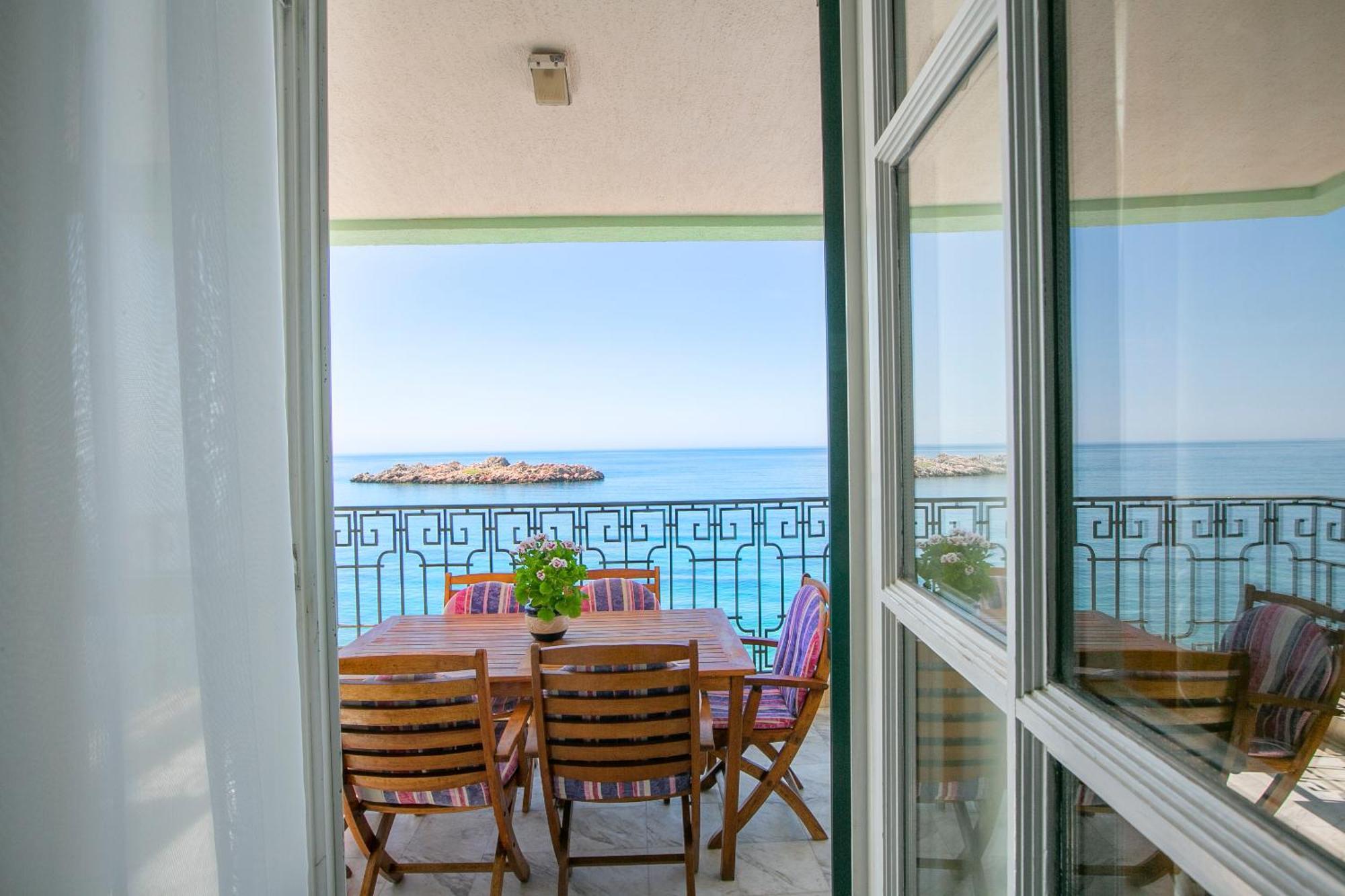 Montesan Luxury Apartment Beach Front Sveti Stefan Exteriér fotografie